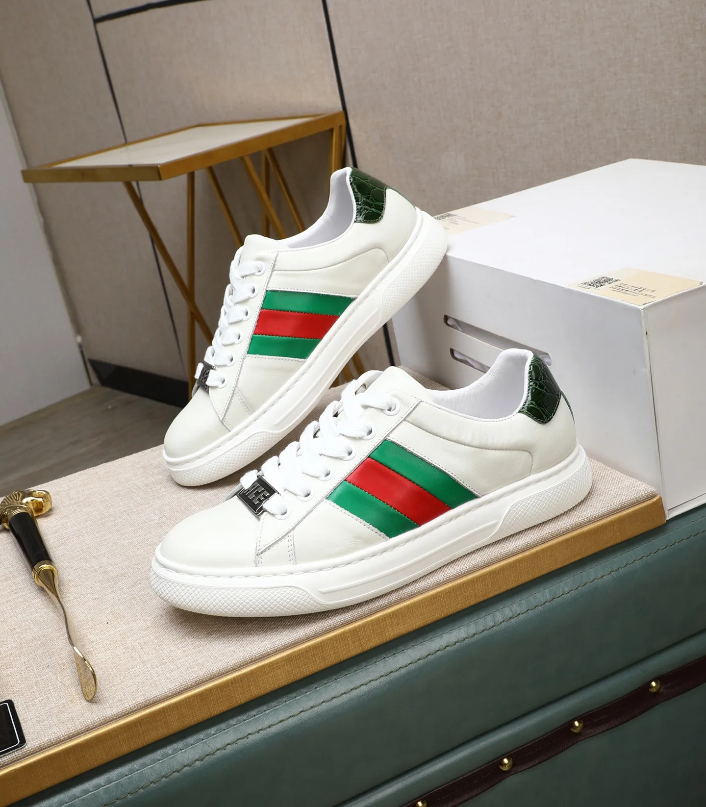 Men's clothing and shoes 💰500 (Gucci) The latest 🎁🎁 casual and fashionable men's shoes 👟 from the official website, hot style 💥 style is simple and elegant, exclusive for trendy men. Unique official website latest brand double G elements 👑 original Gucci decoration, fashionable and generous, original material original calfskin, ✅ fully imported first-layer pigskin lining, official website designated wear-resistant, lightweight original rubber casual outsole, counter classic model taken in kind, 38-44 black and white optional